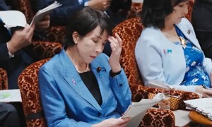 逼中国加速统一？高市早苗死不悔改，中方打法变了，单独通知美国，日本敢打奉陪到底！