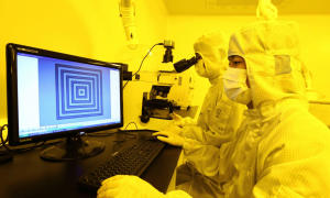 原创 
            芯片战场传来重磅消息！日本垄断梦碎，中国芯片自主迈出关键一步