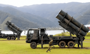 日本导弹刚进入阵地第一天，仗还没开始打，就被翼龙无人机看得一清二楚了！