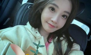 冯提莫直播间被封？换装寓意重生遭擦边误读，曾自曝被网友气出癌